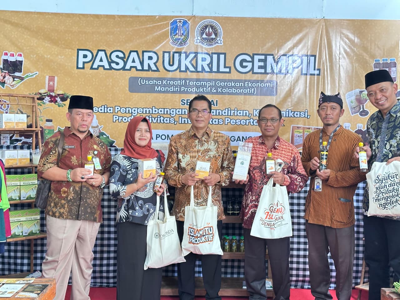 PASAR UKRIL GEMPIL SMA POMOSDA TANJUNGANOM DORONG KEMANDIRIAN DAN JIWA KEWIRAUSAHAAN PESERTA DIDIK