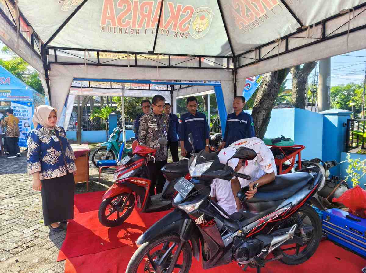 Bakti Sekolah Sambut Hari Pendidikan Nasional, Cabdindik Nganjuk Gelar Layanan Gratis untuk Masyarakat
